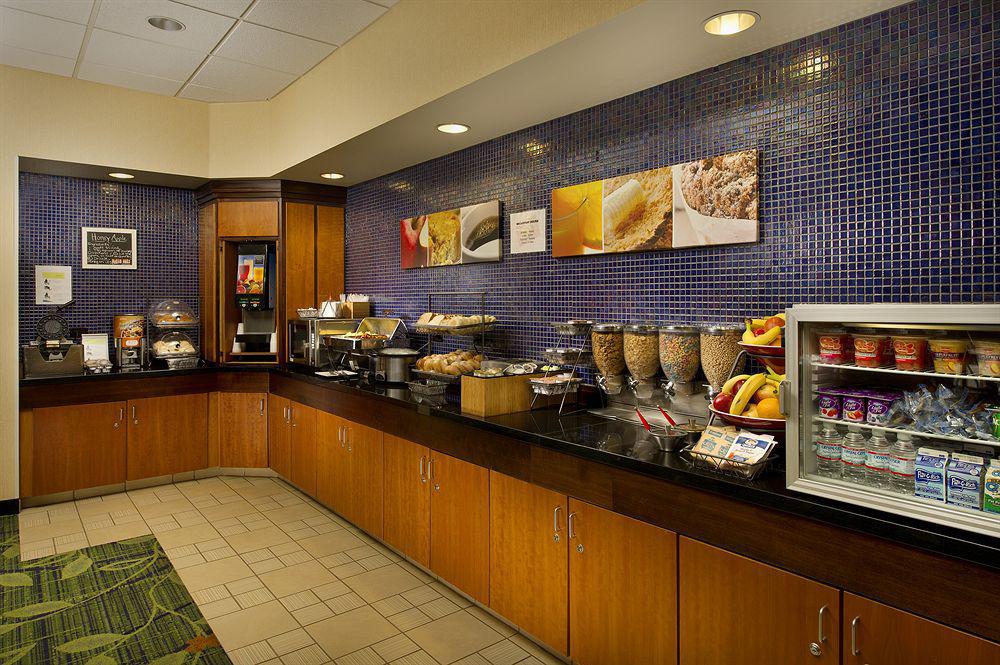 Fairfield Inn And Suites Клівленд Ресторан фото